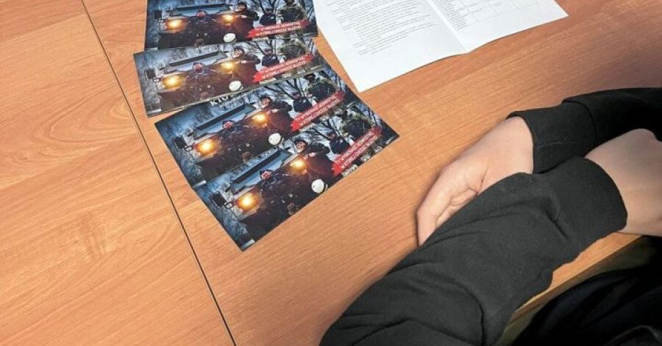 zdjęcie: Młodzież z ZS nr 4 na Dniach Otwartych w bielskiej komendzie / fot. KPP Bielsk Podlaski