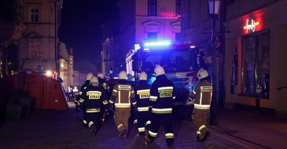 zdjęcie: W zawalonej kamienicy w Cieszynie zostały znalezione ciała dwóch osób / fot. PAP