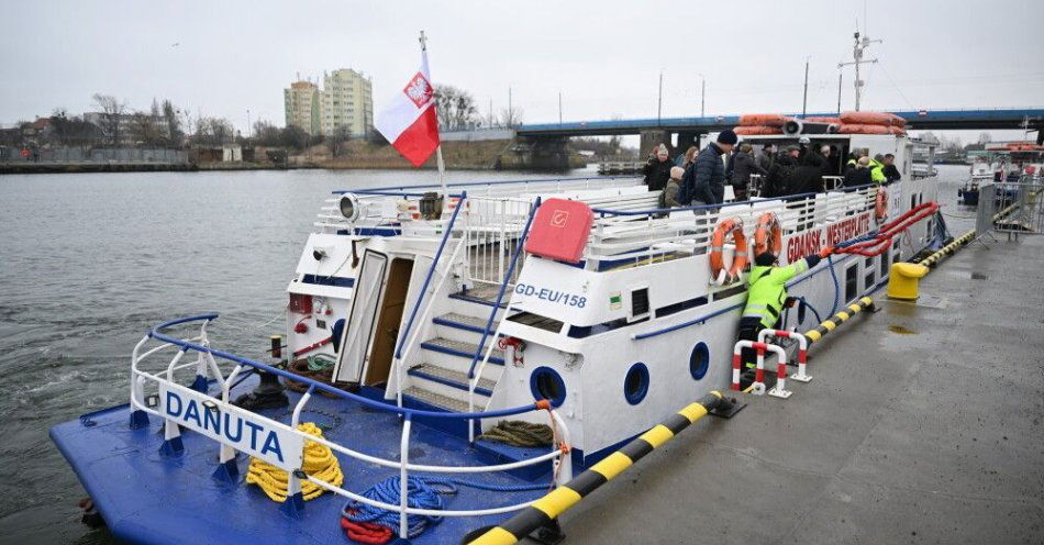 zdjęcie: Od soboty rusza przeprawa promowa przez Martwą Wisłę / fot. PAP