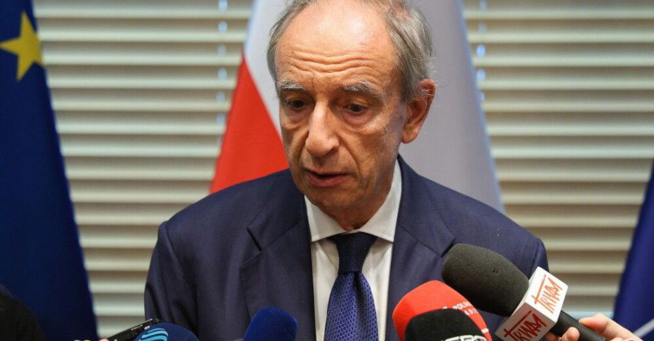 zdjęcie: Wiceszef MSZ: jeśli polscy obywatele z flotylli zgodzą się na dobrowolną deportację, to szybko opuszczą Izrael / Warszawa, 15.09.2025. Sekretarz stanu w MSZ Władysław Teofil Bartoszewski na warszawskim lotnisku, 15 bm. Władysław Teofil Bartoszewski wraz z prezydentem RP Karolem Nawrockim udaje się z wizytą do Niemiec i Francji. (sko) PAP/Paweł Supernak