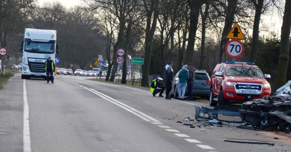 zdjęcie: Po czołówce z ciężarówką trafił do szpitala. / fot. KPP w Starogardzie Gdańskim