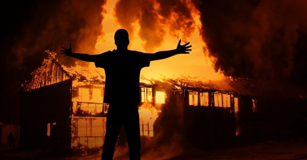 Prokuratura umorzyła śledztwo ws. pożarów dawnego szpitala MSWiA