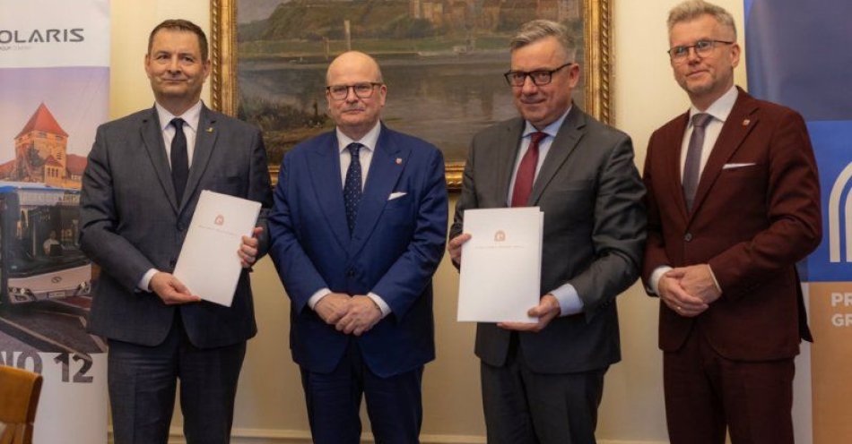 zdjęcie: Podpisano umowę na dostawę nowych autobusów elektrycznych / fot. UM Grudziądz