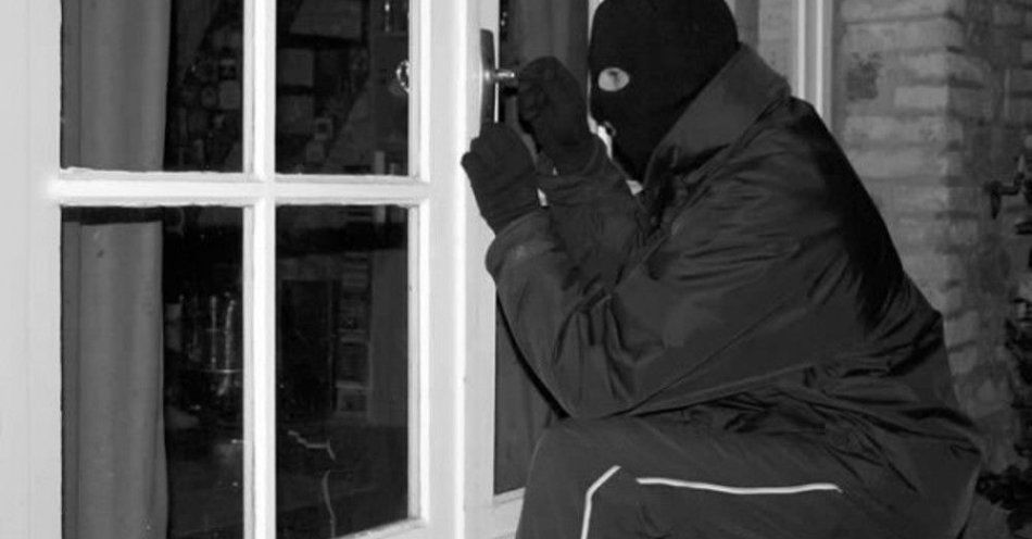 zdjęcie: Zabezpiecz dom przed świętami. Porady policji / fot. KMP w Nowym Sączu