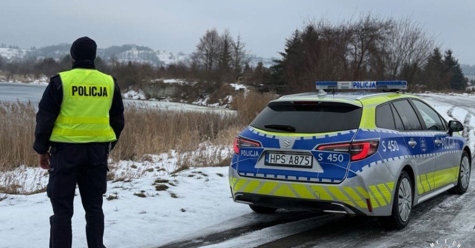 zdjęcie: Policja z Pińczowa ostrzega przed wchodzeniem na lód / fot. KPP Pińczów