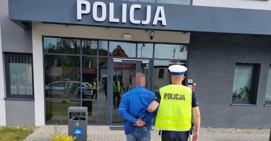 zdjęcie: Pijany dowiózł autobusem dzieci do szkoły. Kolejne miał przewieźć na wycieczkę. Uniemożliwili mu to policjanci / fot. KPP w Lęborku