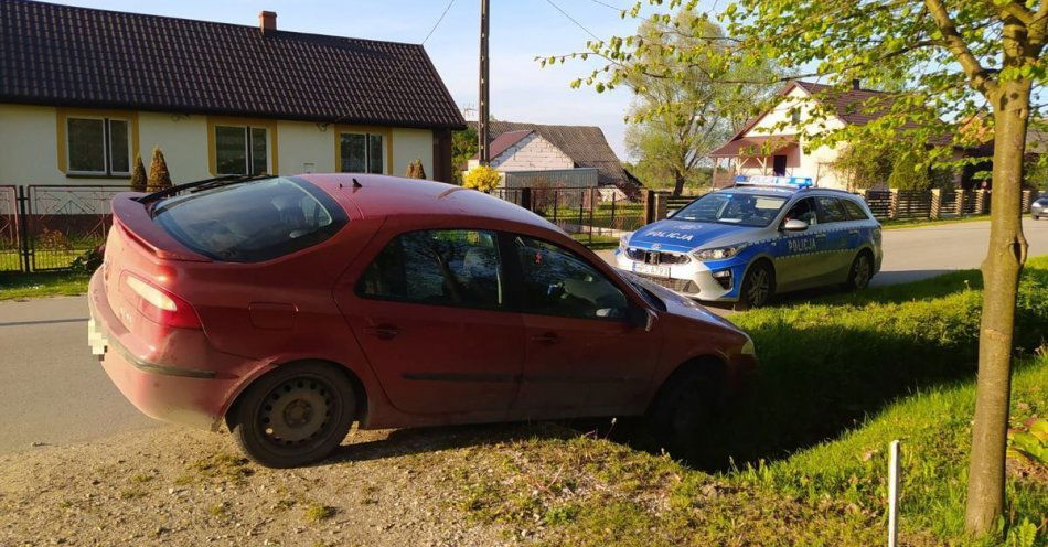 zdjęcie: Nietrzeźwa przewoziła dziecko, jazdę zakończyła w rowie / fot. KPP Busko-Zdrój