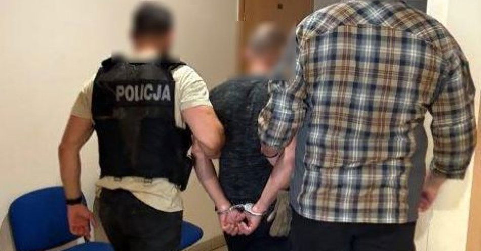 zdjęcie: W szafce kuchennej, lodówce i w aucie miał ponad 370 porcji narkotyków. 40-latek jest pod policyjnym dozorem. / fot. KMP w Gdańsku