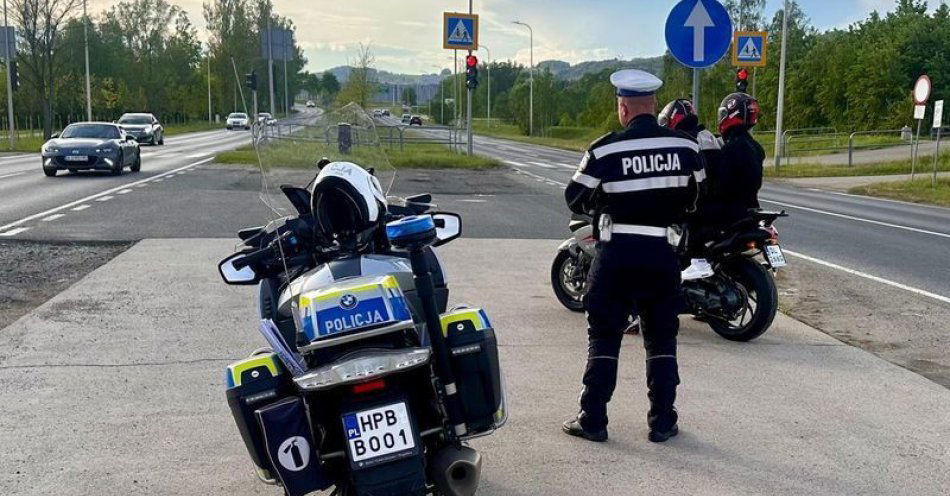 zdjęcie: Bezpieczne przejścia dla pieszych-akcja jeleniogórskich policjantów / fot. KMP w Jeleniej Górze