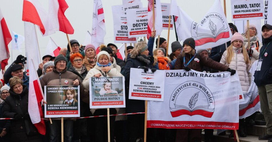 zdjęcie: Protest przeciwko edukacji zdrowotnej w szkołach; list poparcia dla nowego przedmiotu / fot. PAP