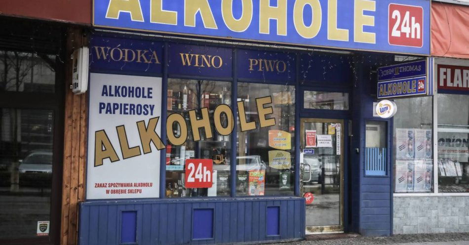 zdjęcie: Koniec alkoholu nocą na koniec wakacji? / fot. PAP