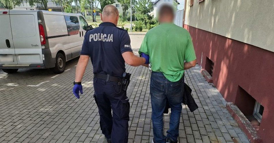 zdjęcie: Policjanci zatrzymali dwóch poszukiwanych. Za jednym wystawiono trzy listy gończe / fot. KPP w Lęborku