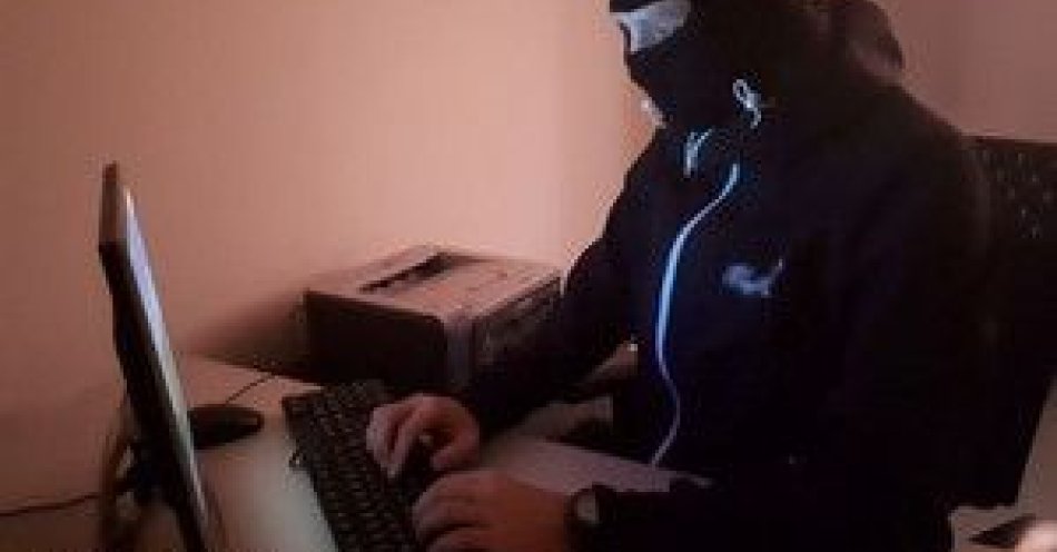 zdjęcie: Fałszywe umowy i konta. Mieszkańcy Zielonej Góry stracili oszczędności / fot. KMP Zielona Góra