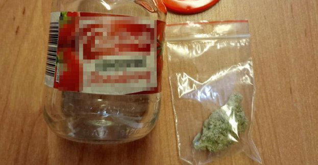 Policjanci zatrzymali 50-latka, który posiadał marihuanę