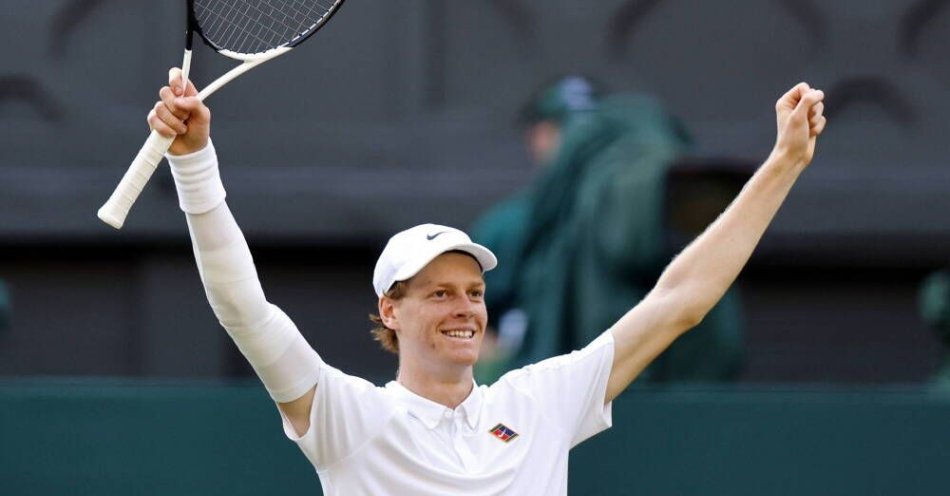 zdjęcie: Włoch Jannik Sinner pokonał Hiszpana Carlosa Alcaraza w finale Wimbledonu / fot. PAP