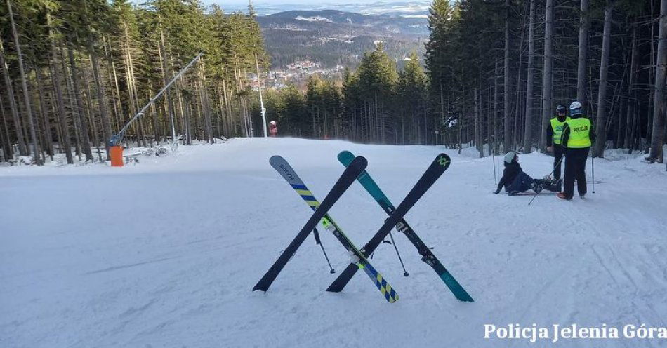 zdjęcie: Wspólny polsko-czeski patrol narciarski w Szklarskiej Porębie w ramach współpracy transgranicznej / fot. KMP w Jeleniej Górze