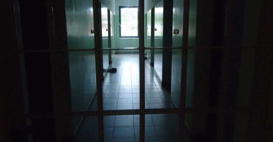 zdjęcie: Pijany kierowca Audi w rowie na trasie Wierzbowo Mareckie / fot. KPP Grajewo