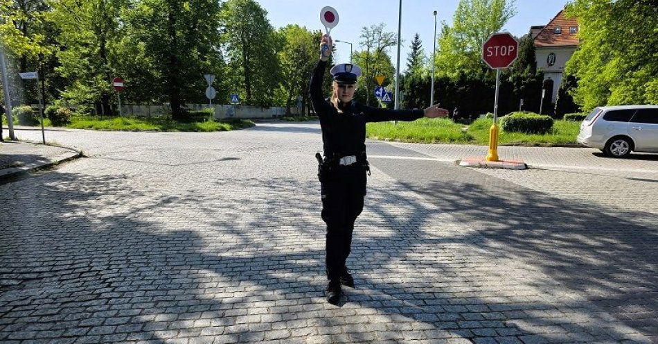 zdjęcie: Boże ciało - utrudnienia w ruchu / fot. KMP w Legnicy