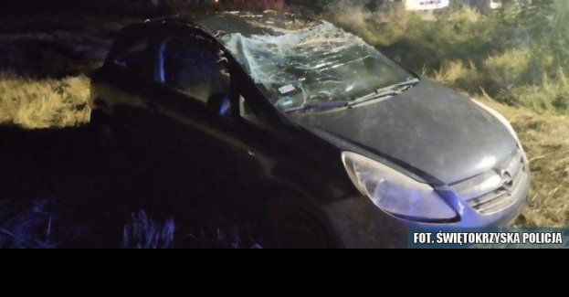 Po dachowaniu auta 18 latek trafił do szpitala