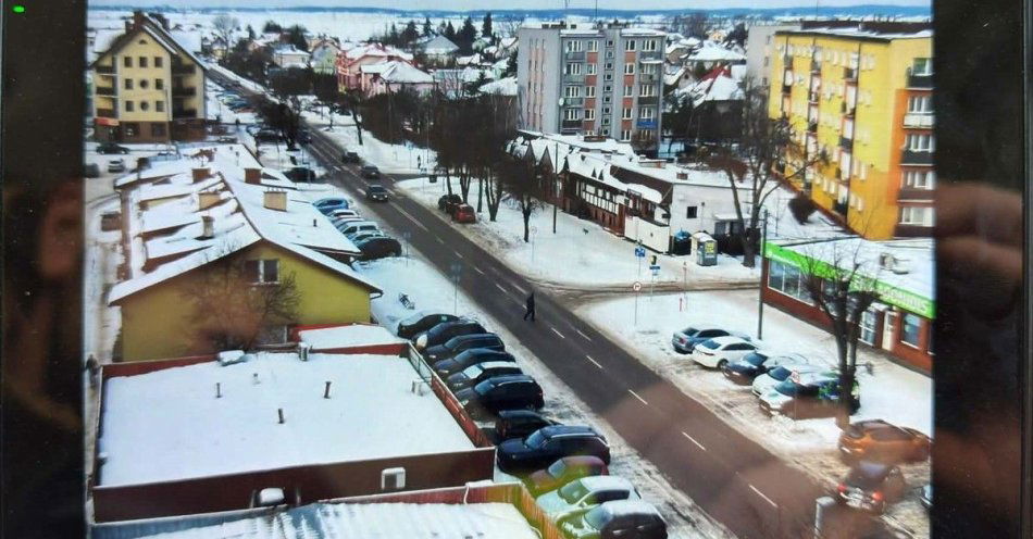 zdjęcie: Dron monitoruje bezpieczeństwo pieszych w powiecie przasnyskim / fot. KPP w Przasnyszu