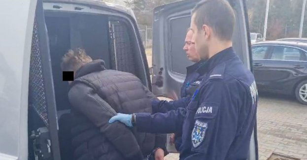 27-latek chodził z po posesji z kosą w ręku. Był poszukiwany do odbycia kary pozbawienia wolności.