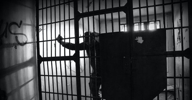 Napadli na 39-latka, a później jeden z nich ranił ochroniarza. Trafili do tymczasowego aresztu