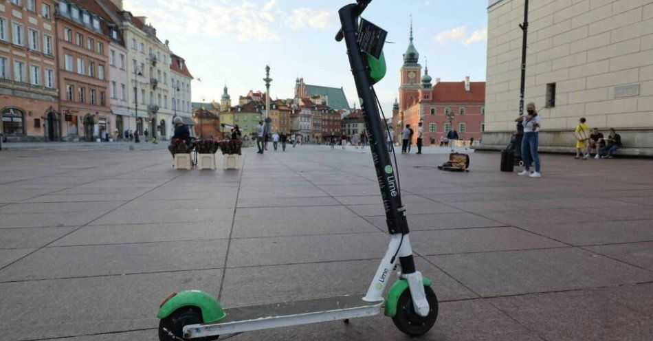 zdjęcie: W ciągu dwóch dni w Warszawie nałożono 113 mandatów na użytkowników hulajnóg / fot. PAP