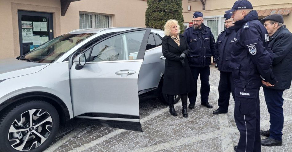 zdjęcie: Nieoznakowany radiowóz zasilił flotę policjantów z Dragacza / fot. KPP w Świeciu