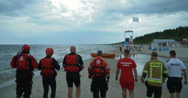 Akcja poszukiwawcza służb po zauważeniu pustego materaca na morzu