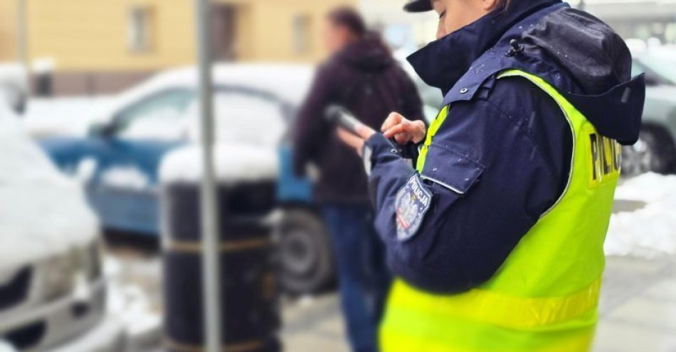 zdjęcie: Wzmożone kontrole parkowania na Starym Mieście / fot. KPP w Głogowie