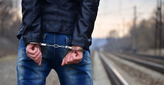 33-latek stanie przed sądem za podpalenie mężczyzny na przystanku