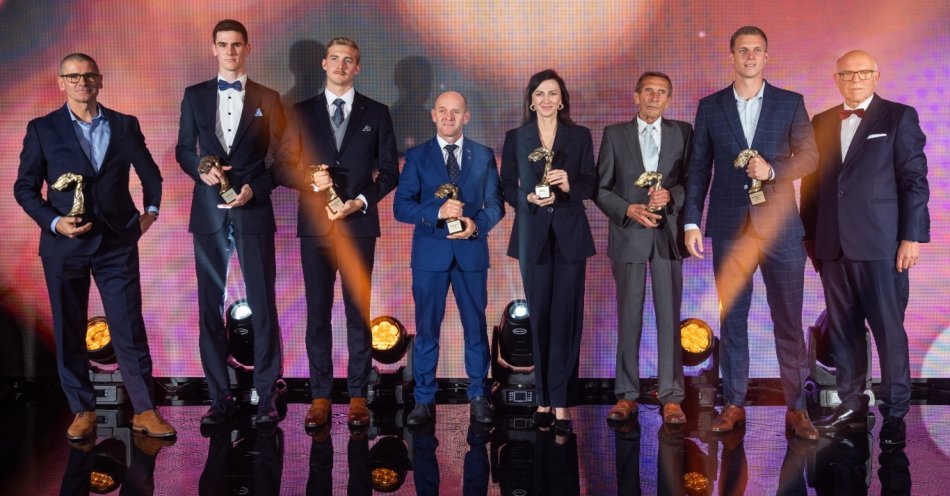 zdjęcie: Żodzik, Kazimierska i Wegner z nagrodami podczas Gali Lauru Królowej Sportu / fot. nadesłane