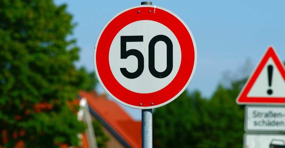 zdjęcie: Lekkomyślna kierująca zatrzymana, jechała 104km/h w terenie zabudowanym / pixabay/3555701