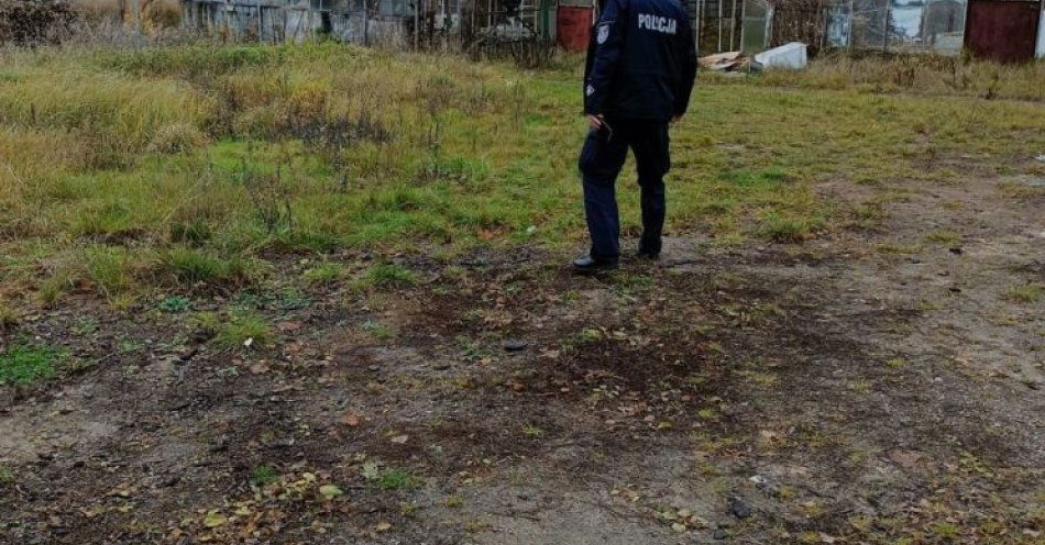 zdjęcie: Dzielnicowi sprawdzają miejsca gdzie szukać schronienia przed mrozem / fot. KPP w Łobzie