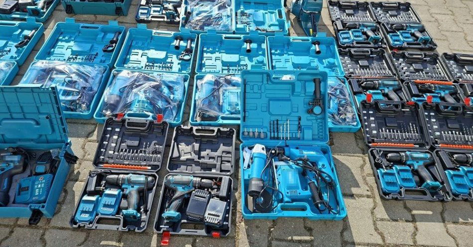 zdjęcie: Policja zabezpieczyła podrobione elektronarzędzia na targu / fot. KMP Biała Podlaska