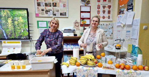 Piramida zdrowego żywienia czyli seniorzy i młodzież chcą żyć zdrowo