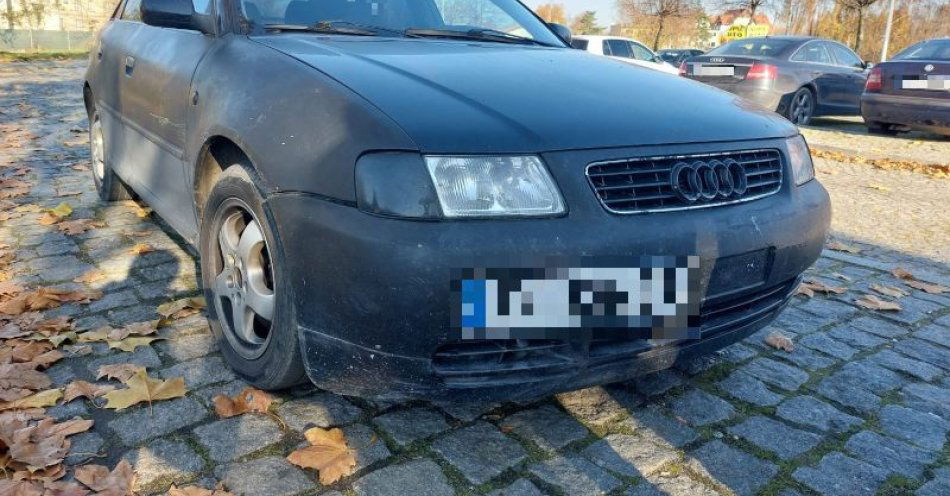 zdjęcie: Tablice z Internetu i cofnięte prawo jazdy. Kierowca zatrzymany / fot. KPP w Trzebnicy