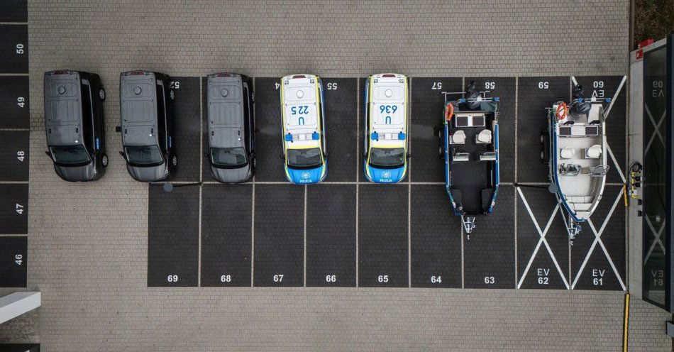 zdjęcie: Nowy radiowóz do transportu psów służbowych trafił do Wągrowca / fot. KPP Wągrowiec