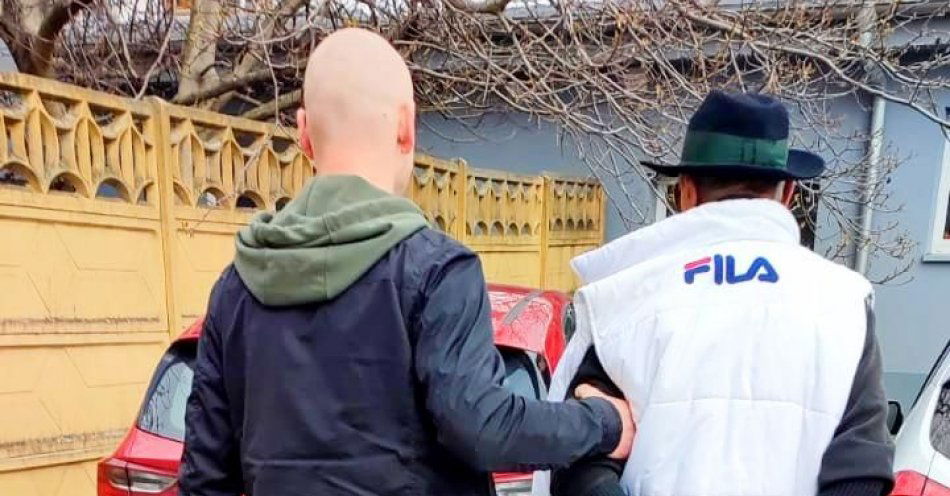 zdjęcie: Podpalacz najbliższe 3 miesiące spędzi w areszcie - został zatrzymany chwilę po podpaleniu drugiego budynku / fot. KMP Opole