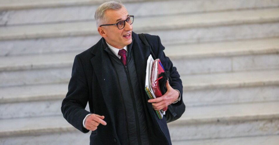 zdjęcie: Łoboda (KO): klub KO zawiesił senatora Kwiatkowskiego na 3 miesiące w prawach członka klubu / Warszawa, 10.01.2025. Senator KO Krzysztof Kwiatkowski w Sejmie w Warszawie, 10 bm. Na ostatni dzień posiedzenia izba zaplanowała m.in. pierwsze czytanie poselskiego projektu ustawy o zmianie ustawy o podatku dochodowym od osób fizycznych. (jm) PAP/Leszek Szymański