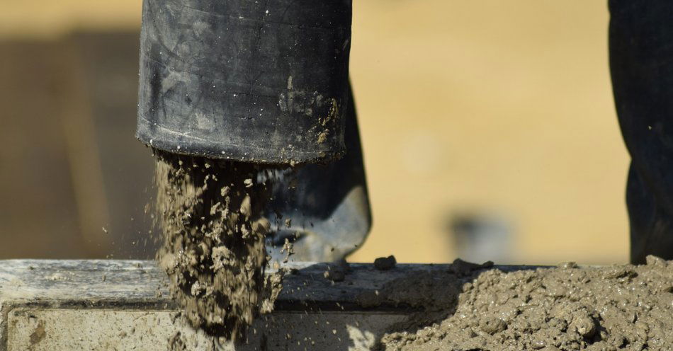 zdjęcie: Rozlany beton spowodował utrudnienia na Wale Miedzeszyńskim / pixabay/2222450