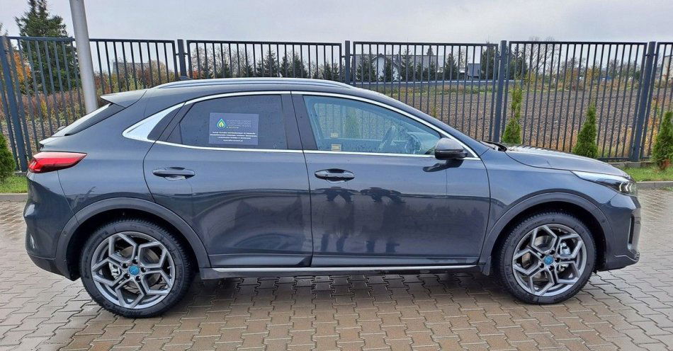 zdjęcie: Ekologiczna Kia XCeed zasiliła flotę pyrzyckiej policji / fot. KPP w Pyrzycach