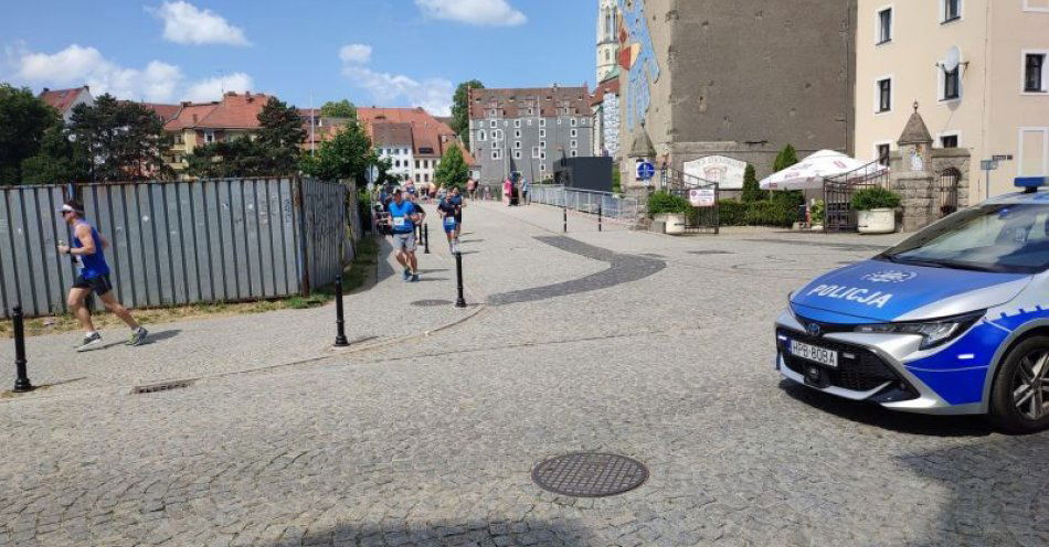 zdjęcie: „Europamaraton Görlitz – Zgorzelec 2023” impreza biegowa na ulicach Zgorzelca / fot. KPP w Zgorzelcu