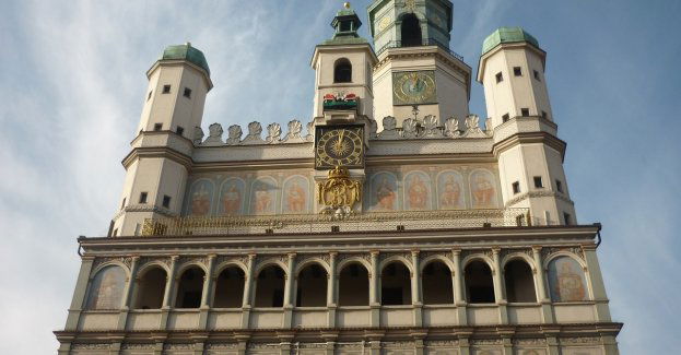 Poważna awaria koziołków na ratuszowej wieży; naprawa potrwa ok. tygodnia