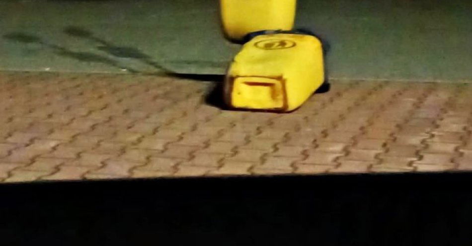 zdjęcie: Pijany 30-latek demolował kosze na dworcu w Przysusze / fot. KPP w Przysusze