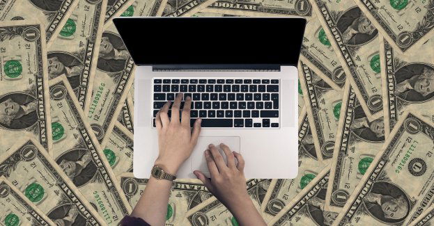 Podał się za pracownika platformy inwestycyjnej i oszukał kobietę