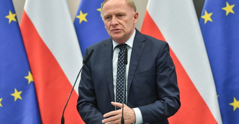 zdjęcie: Wiceszef MSWiA Mroczek: osób związanych z dywersją na kolei więcej niż cztery, możliwe kolejne zatrzymania / Warszawa, 10.06.2025. Wiceminister spraw wewnętrznych i administracji Czesław Mroczek podczas wystąpienia otwierającego konferencję ph. „Zapobieganie samobójstwom - zadanie dla nas wszystkich” w siedzibie Ministerstwa Spraw Wewnętrznych i Administracji w Warszawie, 10 bm. (jm) PAP/Stach Leszczyński