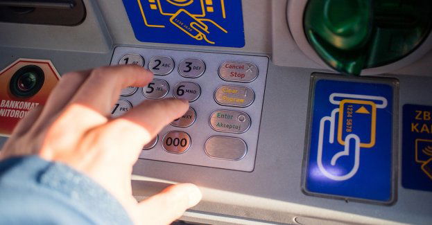 Mieszkanka powiatu trzebnickiego uwierzył, że rozmawia z pracownikiem banku. Policjanci po raz kolejny apelują o zachowanie szczególnej ostrożności!