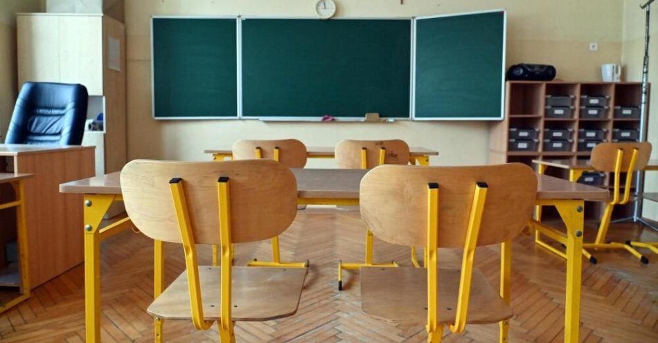 zdjęcie: Związkowcy i dyrektorzy szkół chcą wycofania projektu wprowadzającego Rzecznika Praw Ucznia / fot. PAP