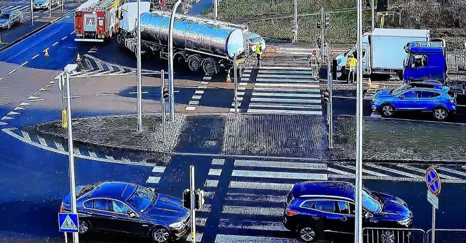 zdjęcie: Dwie kolizje w Malborku spowodowane zmianą pasa / fot. KPP w Malborku